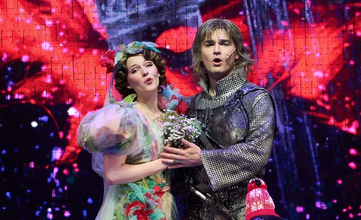 Премьера мюзикла «Аленький цветочек»: сказка оживает на сцене.